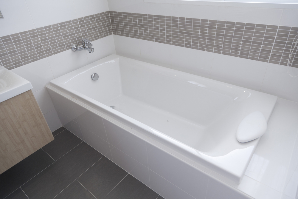 Detail,of,the,bath,tub,in,bathroom